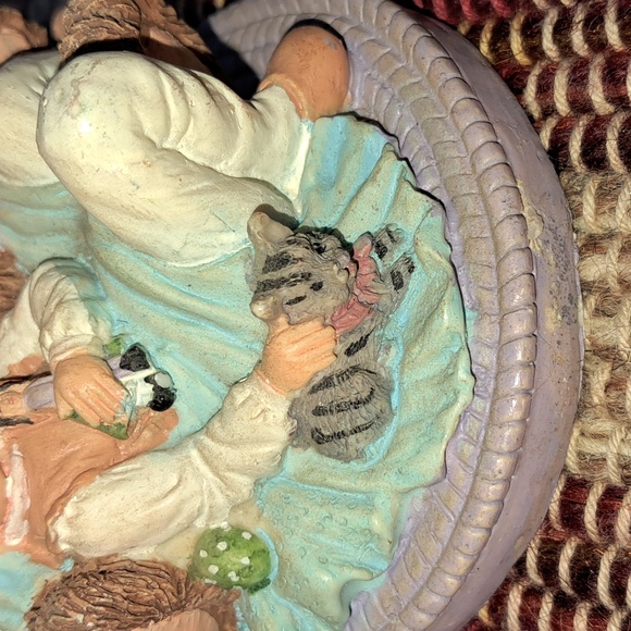 🎇🎉🎇 VINTAGE BOYD'S BEARS ??  Resin Sculpture  MAMA Holding SLEEPING GIRL - Picture 8 of 14